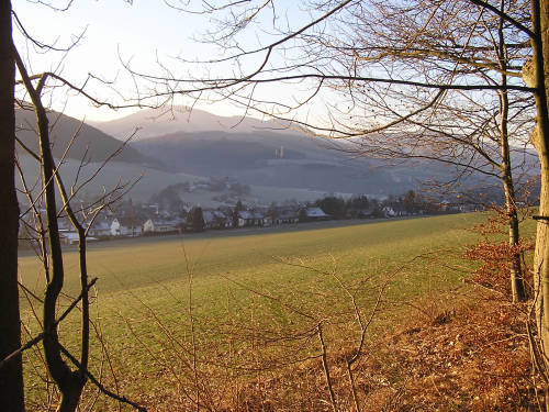 Der Kneippwanderweg wurde nun oberhalb der Ortschaft Gevelinghausen entlang geführt. 